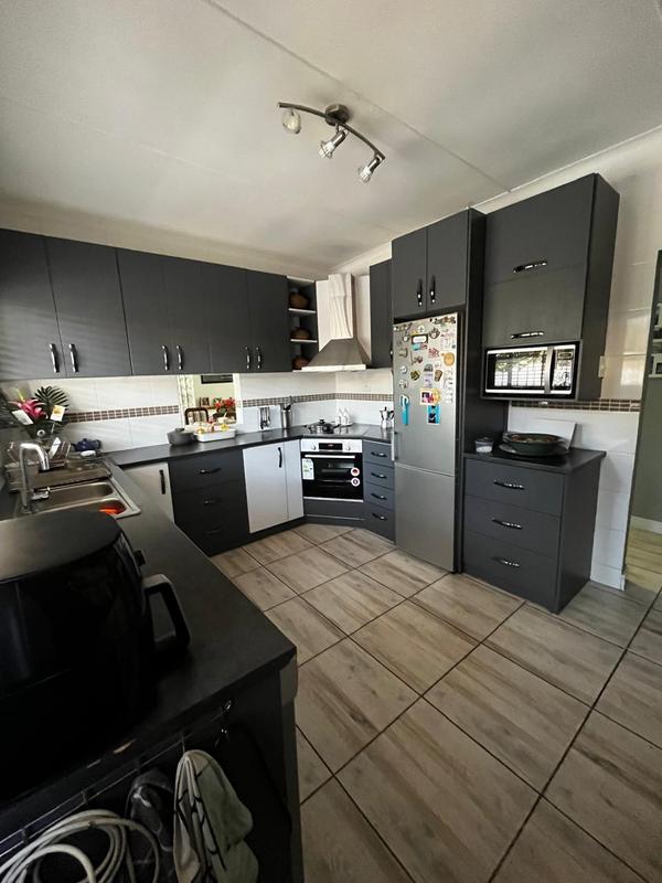 4 Bedroom Property for Sale in Goodwood Estate Western Cape